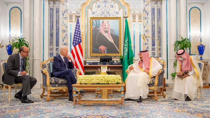 خادم الحرمين الشريفين والرئيس الأمريكي يبحثان سبل تعزيز العلاقات السعودية الأمريكية