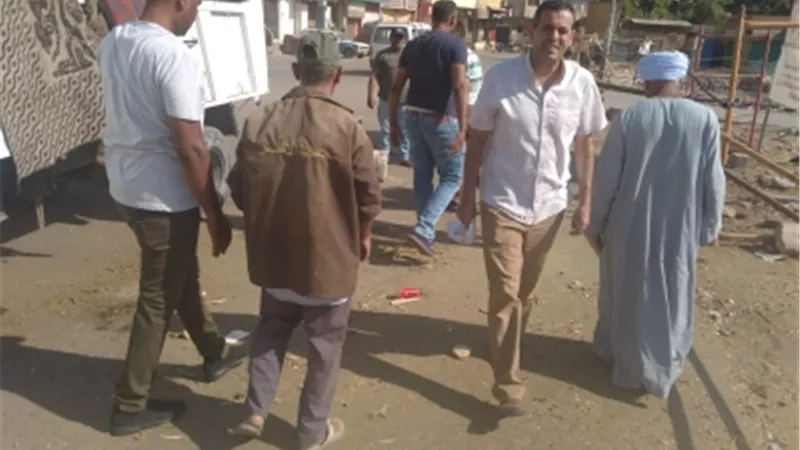 رئيس مدينة الأقصر يتفقد أعمال تطوير موقف البياضية