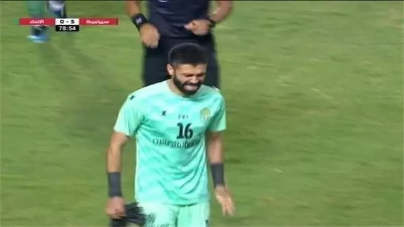 حارس الاتحاد السكندرى : اعتزلت الكرة نهائيا .. وعند الله تجتمع الخصوم