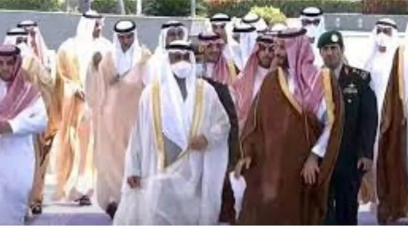 ولي العهد السعودي يستقبل رئيس دولة الإمارات في مطار جدة