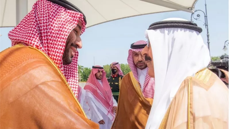 ولي العهد السعودي يستقبل الأمير مشعل الصباح ولي عهد الكويت في مطار جدة