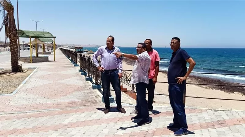 رئيس غارب: بدء تركيب المقاعد والبرجولات على إمتداد طول كورنيش المدينة بمواجهة الشاطئ