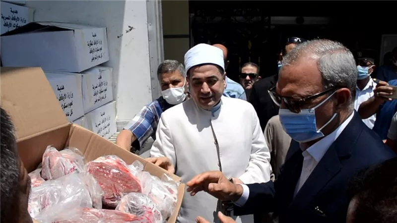محافظ القليوبية يتسلم دفعة لحوم صكوك أضاحي.. ويشدد على وصولها للفئات المستحقة