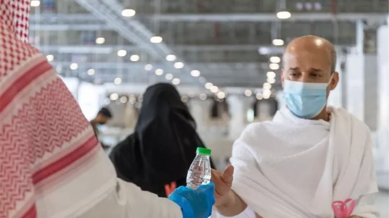 توزيع 12 مليون لتر من ماء زمزم على الحجاج داخل المسجد الحرام