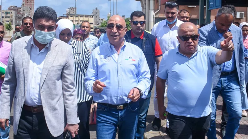 جوله تفقديه لمحافظ الإسكندرية بالموقف الجديد لمتابعة الإلتزام بالتعريفة الجديدة