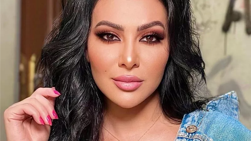 اطلالة ساحرة لـ ميرهان حسين باللون الابيض