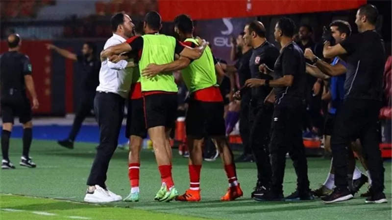 جماهير الأهلى تهتف ضد اللاعبين بعد الخسارة من بيراميدز