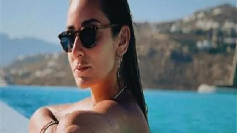 جزيرة ميكونوس.. أمينة خليل تستمتع بعطلتها الصيفية فى اليونان