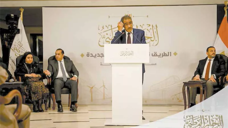 السياسيين والمثقفين: الحوار فرصة لتقارب الآراء والأفكار.. بين الدولة والمواطن