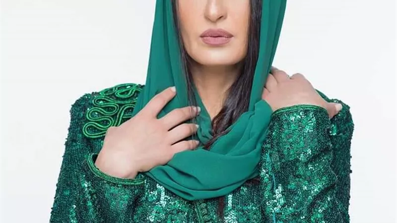فاطمة ناصر تتابع إجراءات جنازة وعزاء والدها وتعيش حالة حزن شديدة