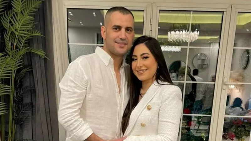 الظهور الأول لـ بوسي وزوجها فى حفل زفاف مصطفى حجاج والأخير يهديهما 