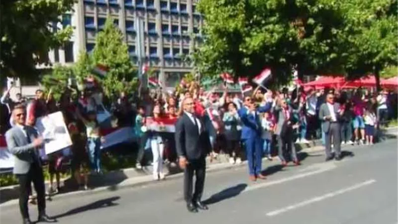 الجالية المصرية بالمانيا تستقبل السيسى بهتفات تحيا مصر