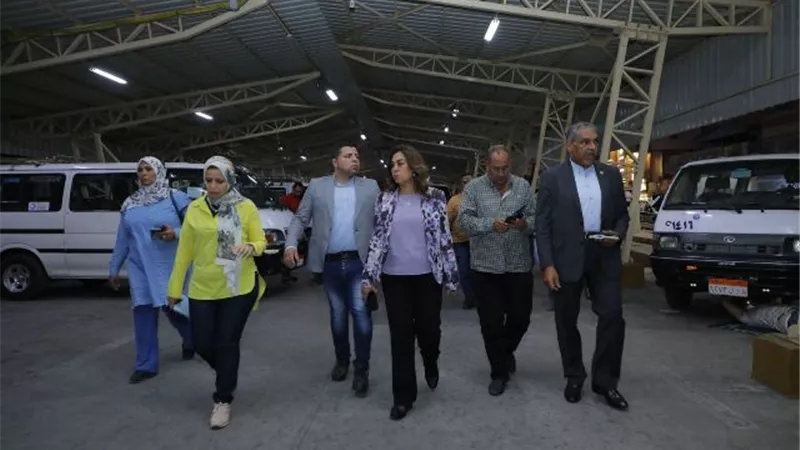 محافظ دمياط تفاجئ المواقف للتأكد من إلتزام السائقين بالتعريفة الجديدة