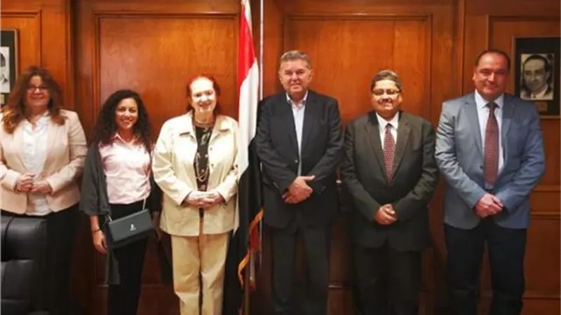 قطاع الأعمال: تحويل مصنع غزل مغلق لسنوات بالفيوم إلى مجمع للملابس الجاهزة