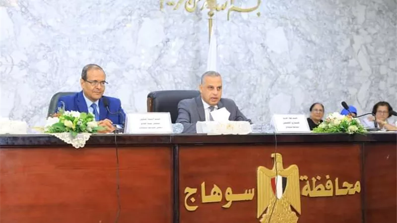 محافظ سوهاج يشهد الجلسة التحضيرية لإطلاق استراتيجية مواجهة التغيرات المناخية..صور