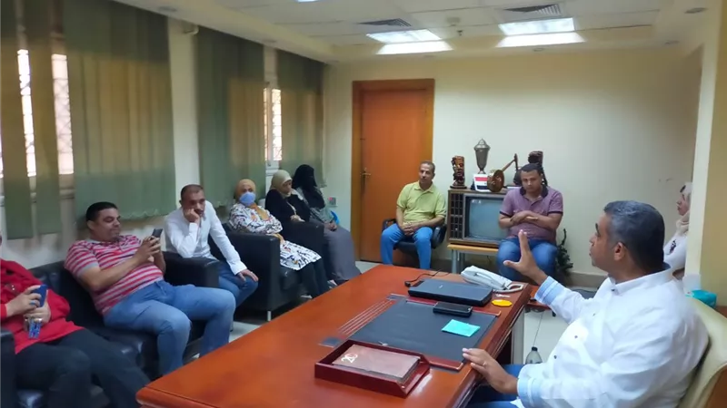 حلاوة يجتمع بموظفي ثقافة السويس لمناقشة خطة العمل في الفترة القادمة