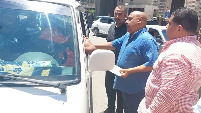 محافظة الجيزة تضبط ٢٧ سيارة سرفيس ونقل جماعي غير ملتزمه بالتعريفة المحددة وتقوم بتقطيع خط سير الطريق