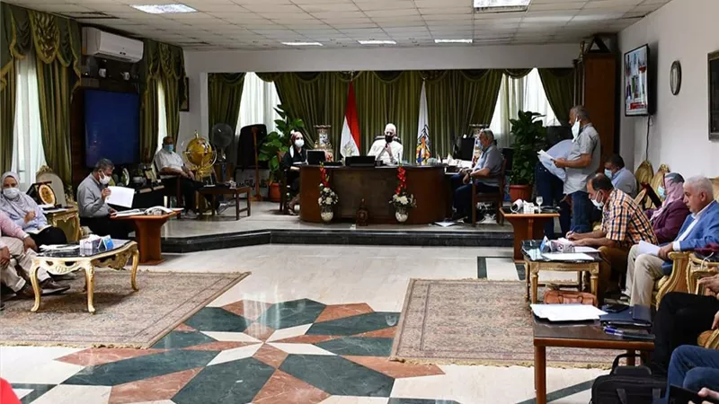 فودة يعقد اجتماعاً موسعاً للوقوف علي الموقف التنفيذي للمشروعات الخاصة بمؤتمر تغير المناخ بشرم الشيخ