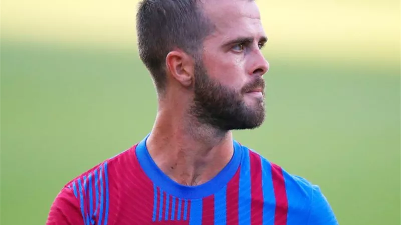 سبب غريب .. بيانيتش يغادر معسكر برشلونة