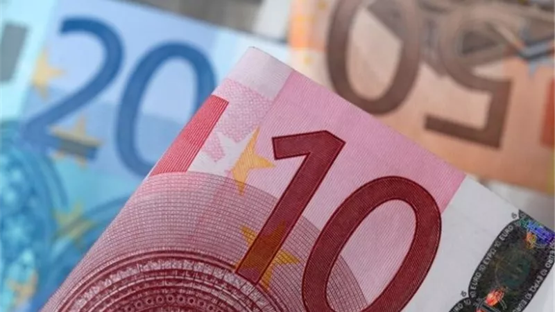 اليورو يرتفع بعد توقعات رفع المركزي الأوروبي أسعار الفائدة بنسبة كبيرة