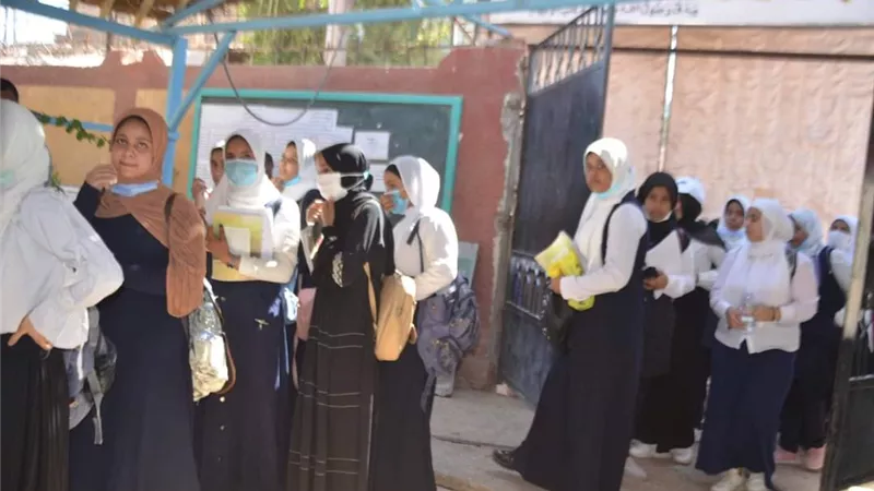 تباين آراء طلاب الثانوية بالأقصر حول إمتحان الجبر والهندسة الفراغية