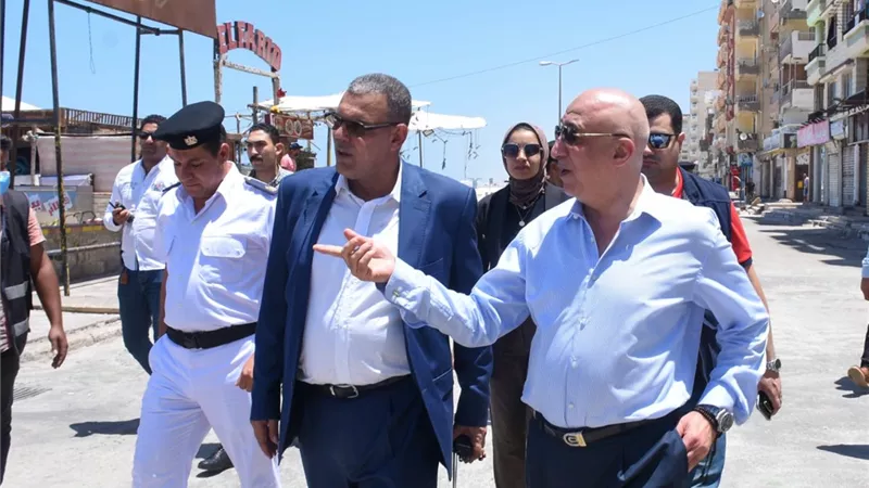 محافظ الاسكندريه : رفع 2600 طن خلال أسبوعين من قريه النخيل