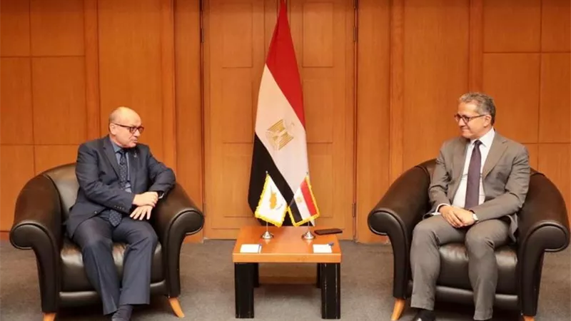 وزير السياحة والآثار يستقبل سفير قبرص بالقاهرة