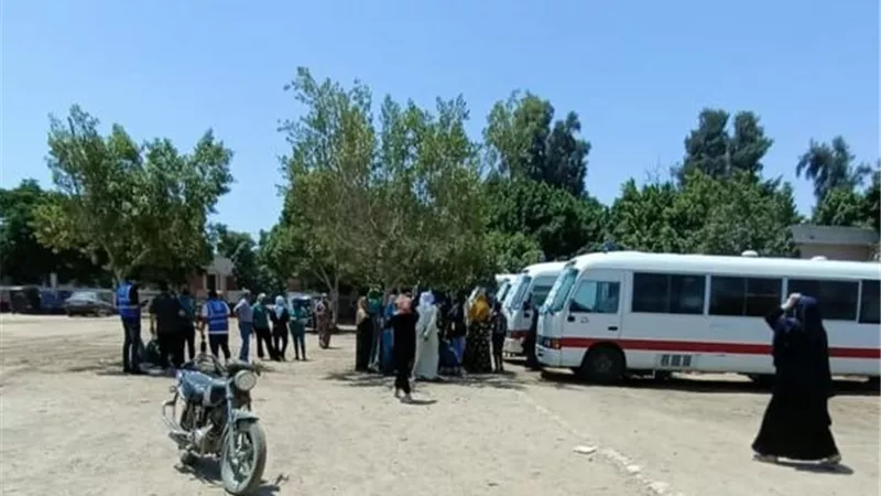 قافلة طبية تعالج أهالي شعيب بالإسماعيلية ..صور