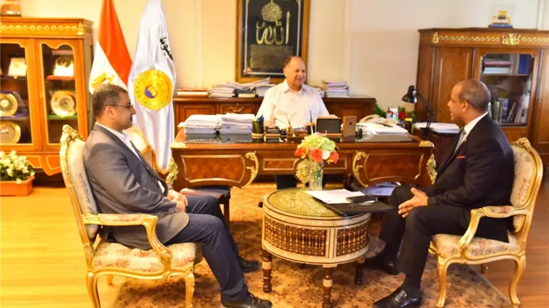 محافظ أسيوط يؤكد دعمه الكامل لتطبيق منظومة المرتبات 