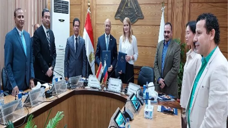 رئيس جامعة بنها يوقع بروتوكول تعاون مع 