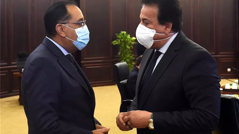 القائم بأعمال وزير الصحة يستعرض الموقف الوبائي الحالي لـ