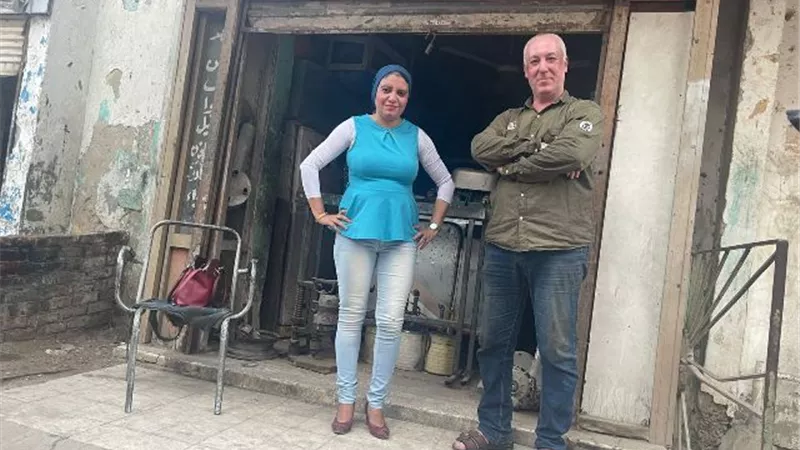 ابن الإسماعيلية يستحق نوبل العالمية اخترع سيارة تعمل بالماء وجهاز موفر للوقود ..صور