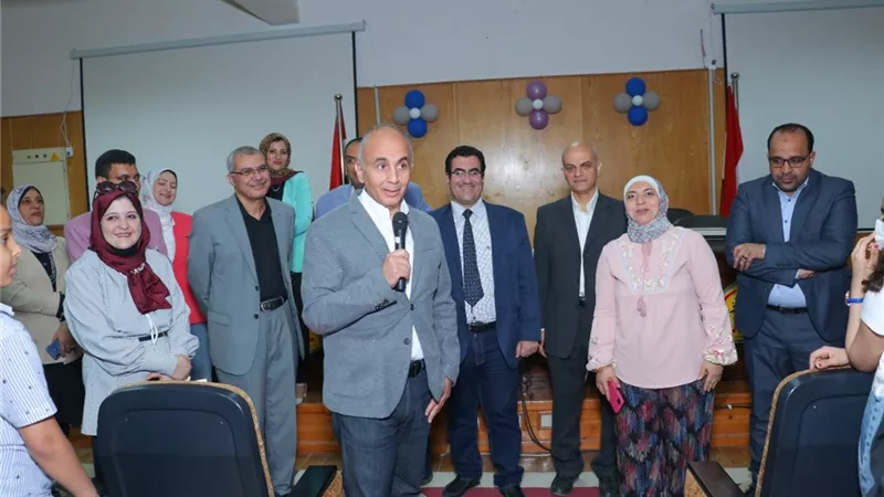 رئيس جامعة الزقازيق يشهد فعاليات حفل افتتاح المرحلتين الخامسة والسادسة لجامعة الطفل