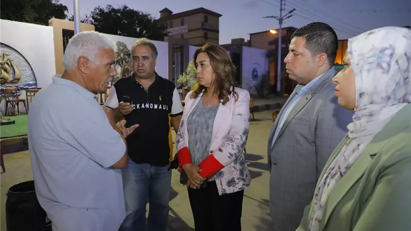 محافظ دمياط تقود حملة لإزالة الإشغالات بمدينة عزبة البرج