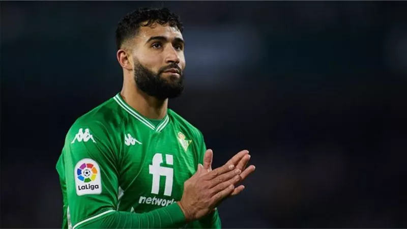 نجم ريال بيتيس يوضح سبب فشل انتقاله إلى ليفربول