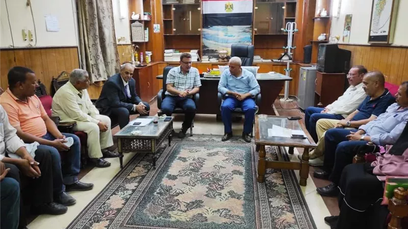 رئيس الإدارة المركزية للمكافحة يعقد اجتماعا بمديرية الزراعة ببني سويف