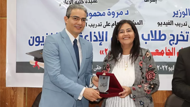 إعلام القاهره تكرم نقيب الإعلاميين