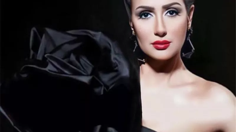 بـ لوك جديد ..غادة عبدالرازق تسحر القلوب بفستان أسود