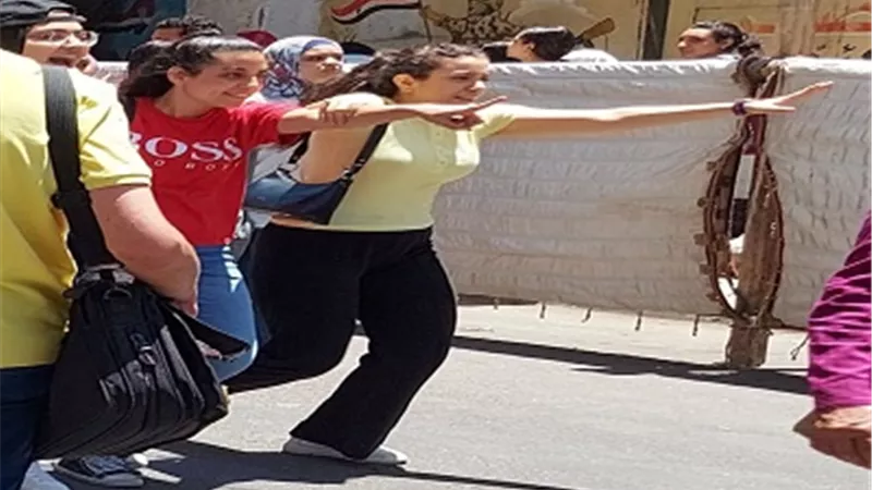 طلاب الاسكندريه يشتكون من صعوبة الفلسفه والمنطق وغموض الاستاتيكا وطول اسئلة الاحياء