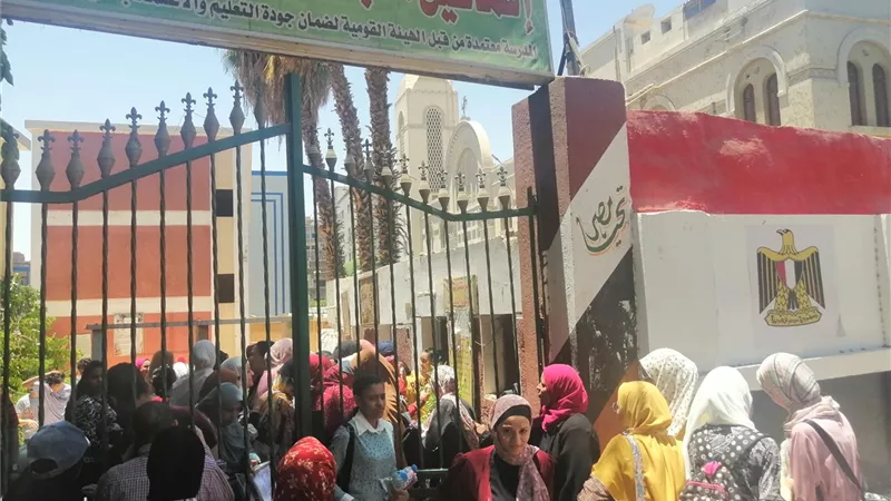 طلاب أسيوط يشتكون من امتحان الأحياء والاستاتيكا