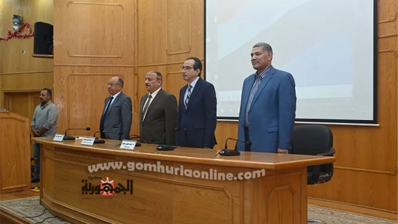 رئيس جامعة الفيوم.. يلتقي طلاب برنامج التبادل الطلابي للجامعات العربية