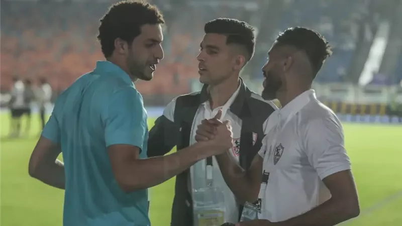 نهائي كأس مصر.. عناق وروح رياضية بين لاعبي الأهلي والزمالك قبل الإحماء