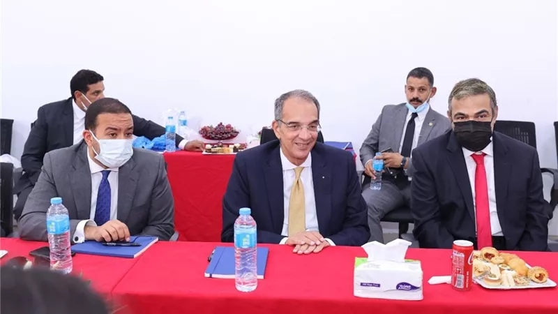 الاتصالات تؤكد اهتمام شركات الالكترونيات العالمية بالتوسع فى استثماراتها بمصر