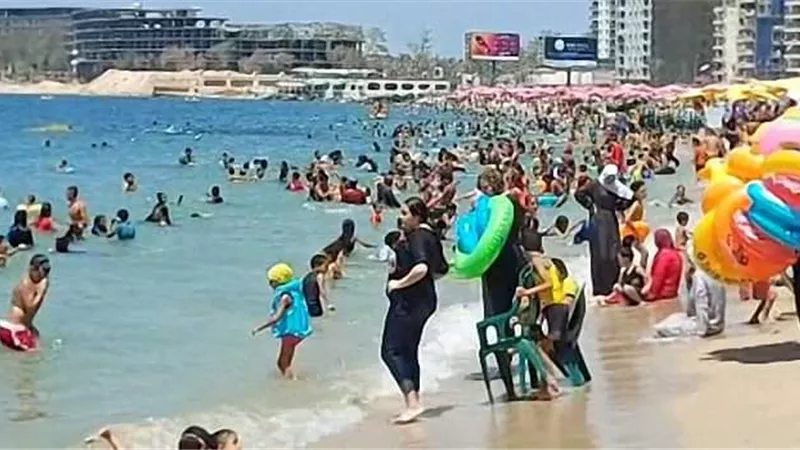 لإرتفاع نسبه الإقبال..تحويل رحلات اليوم الواحد لشواطئ بحري..صور