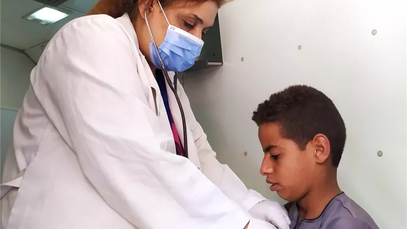 علاج ١٥٨٣ مواطنا بالمجان ضمن مبادرة حياة كريمة بالمنيا