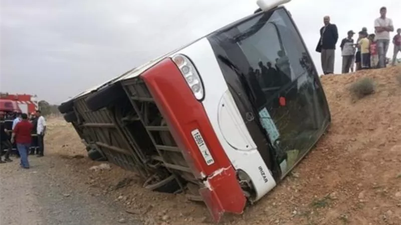 إصابة 19 شخصا جراء انقلاب حافلة في ماليزيا
