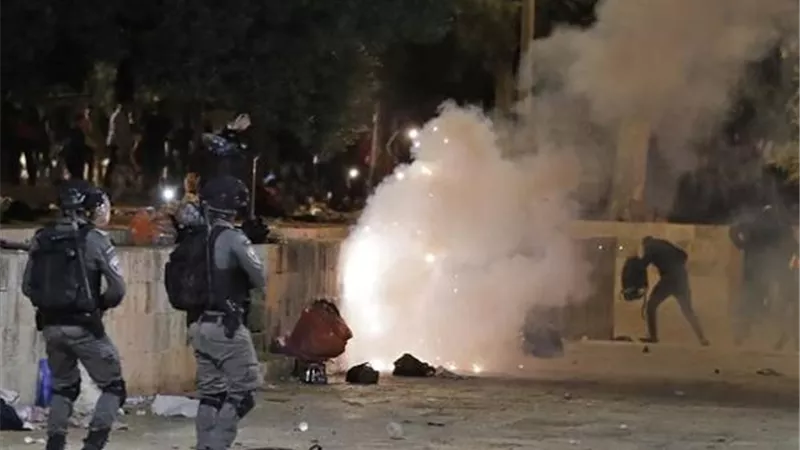إسرائيليون يعتدون على شاب فلسطينى لدى وجوده فى يافا