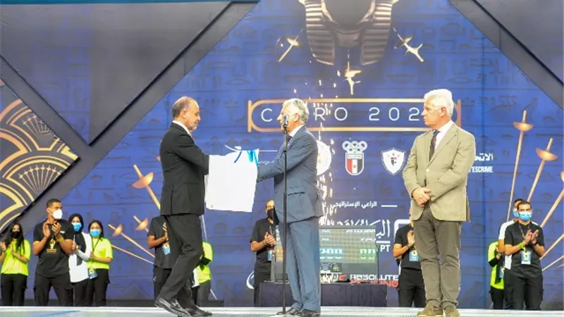 مصر تسلم إيطاليا راية تنظيم بطولة العالم للسلاح 2023 بميلان