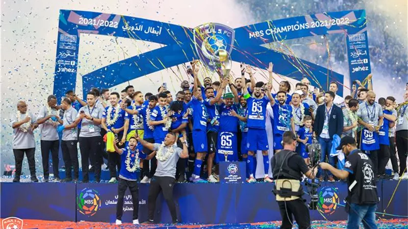 قبل معسكر برمنجهام .. 9 لاعبين يرحلون عن الهلال السعودي