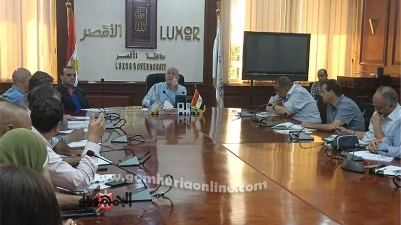 محافظ الاقصر يناقش إحتياجات المدن والقرى فى الخطة الإستثمارية الجديدة